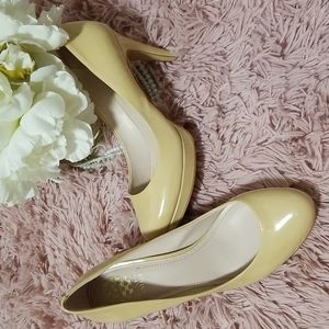 Vince Camuto Heels Zella Patent Leather Cream Platform Heels Size 8 1/2 M